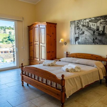ヴィッラシミーウス Casa Tacconi Bed & Breakfast エクステリア 写真